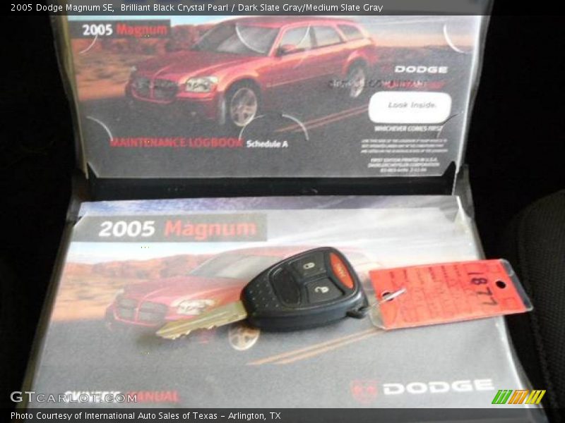Brilliant Black Crystal Pearl / Dark Slate Gray/Medium Slate Gray 2005 Dodge Magnum SE