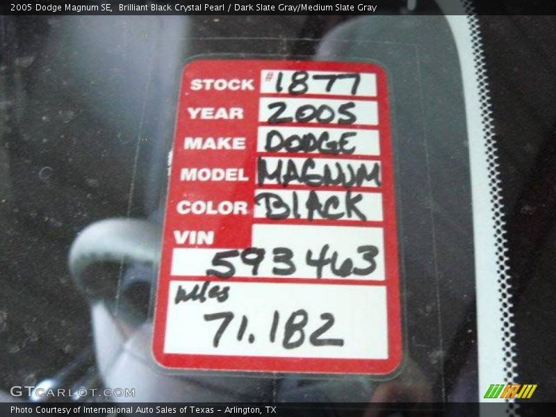 Brilliant Black Crystal Pearl / Dark Slate Gray/Medium Slate Gray 2005 Dodge Magnum SE