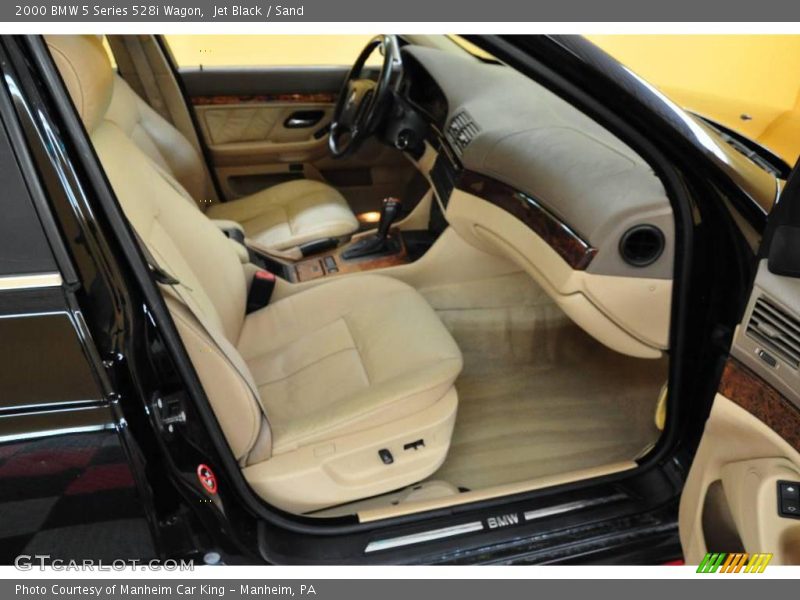 Jet Black / Sand 2000 BMW 5 Series 528i Wagon