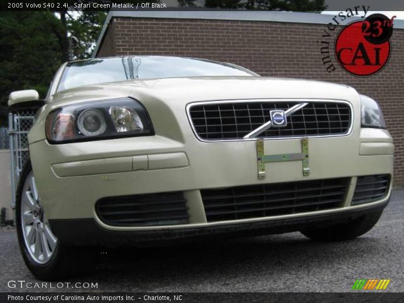 Safari Green Metallic / Off Black 2005 Volvo S40 2.4i