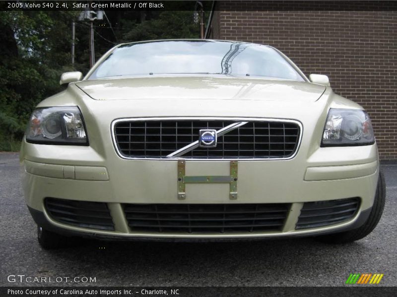 Safari Green Metallic / Off Black 2005 Volvo S40 2.4i
