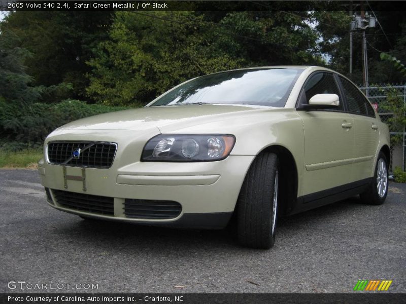 Safari Green Metallic / Off Black 2005 Volvo S40 2.4i
