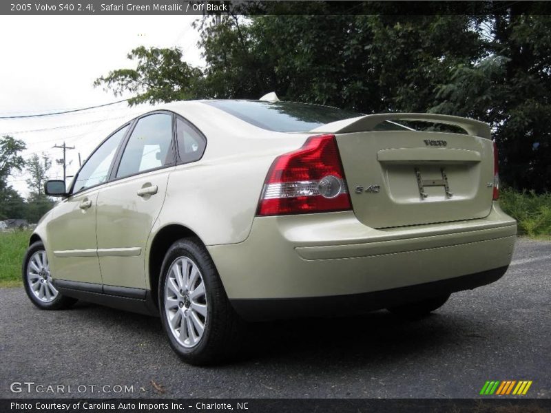 Safari Green Metallic / Off Black 2005 Volvo S40 2.4i