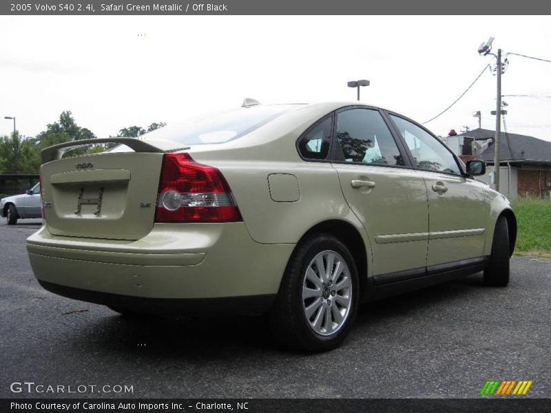 Safari Green Metallic / Off Black 2005 Volvo S40 2.4i