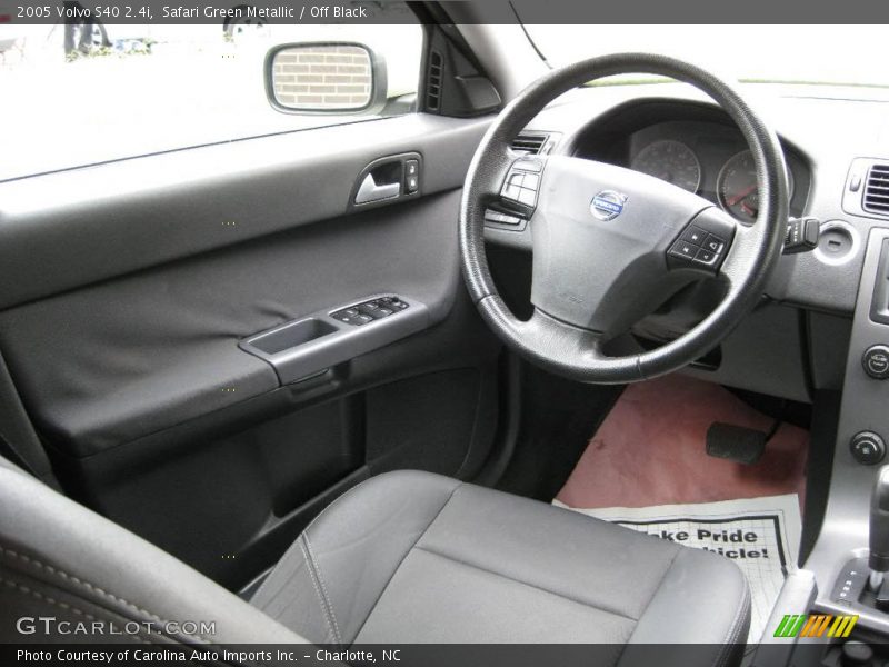 Safari Green Metallic / Off Black 2005 Volvo S40 2.4i