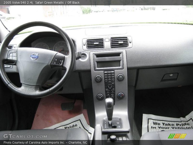 Safari Green Metallic / Off Black 2005 Volvo S40 2.4i