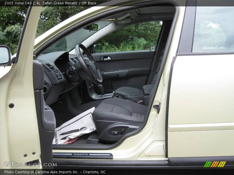 Safari Green Metallic / Off Black 2005 Volvo S40 2.4i