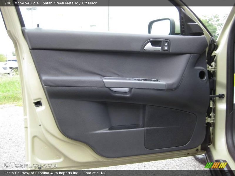 Safari Green Metallic / Off Black 2005 Volvo S40 2.4i