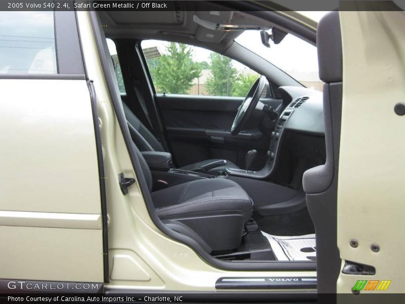 Safari Green Metallic / Off Black 2005 Volvo S40 2.4i