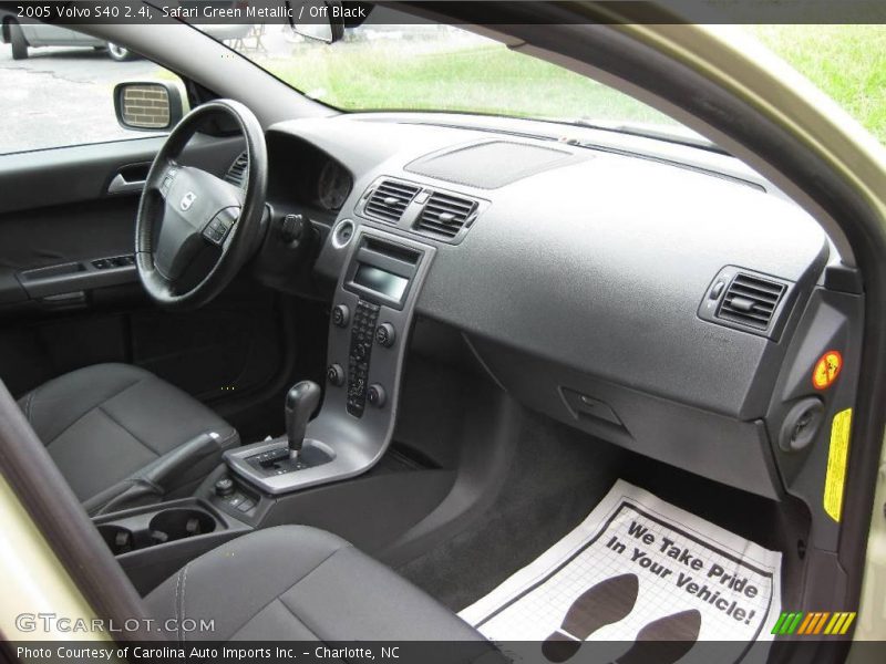 Safari Green Metallic / Off Black 2005 Volvo S40 2.4i