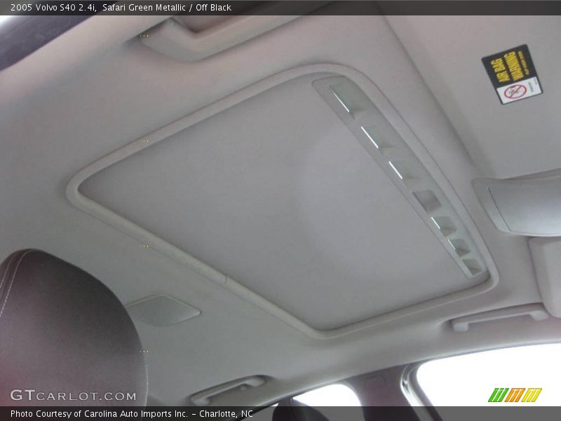 Safari Green Metallic / Off Black 2005 Volvo S40 2.4i
