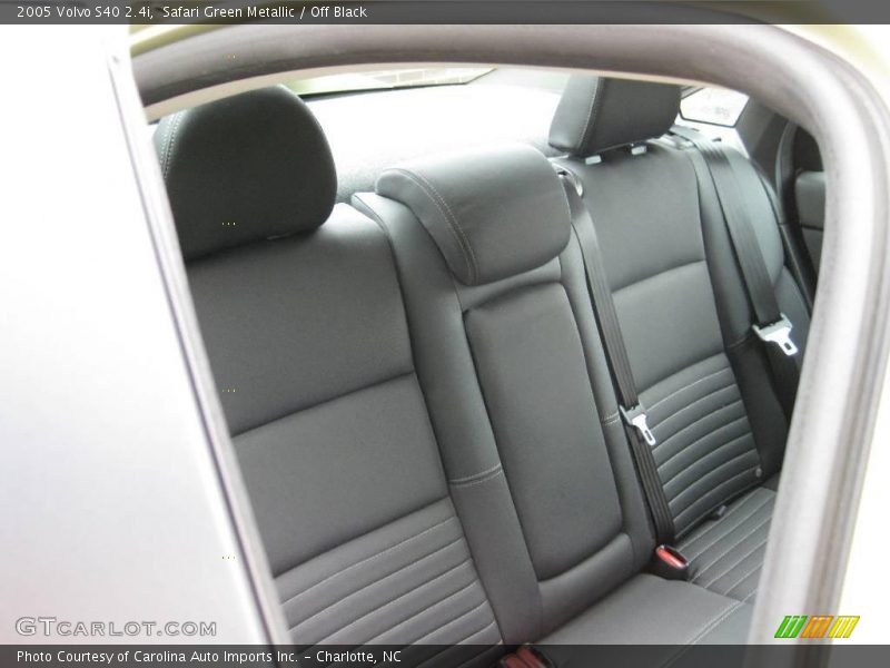 Safari Green Metallic / Off Black 2005 Volvo S40 2.4i