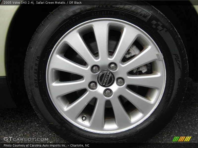 Safari Green Metallic / Off Black 2005 Volvo S40 2.4i