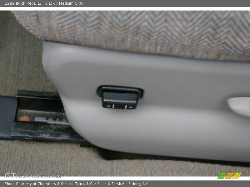 Black / Medium Gray 1999 Buick Regal LS