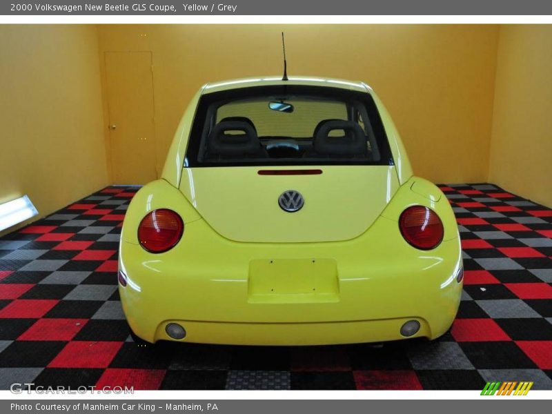 Yellow / Grey 2000 Volkswagen New Beetle GLS Coupe