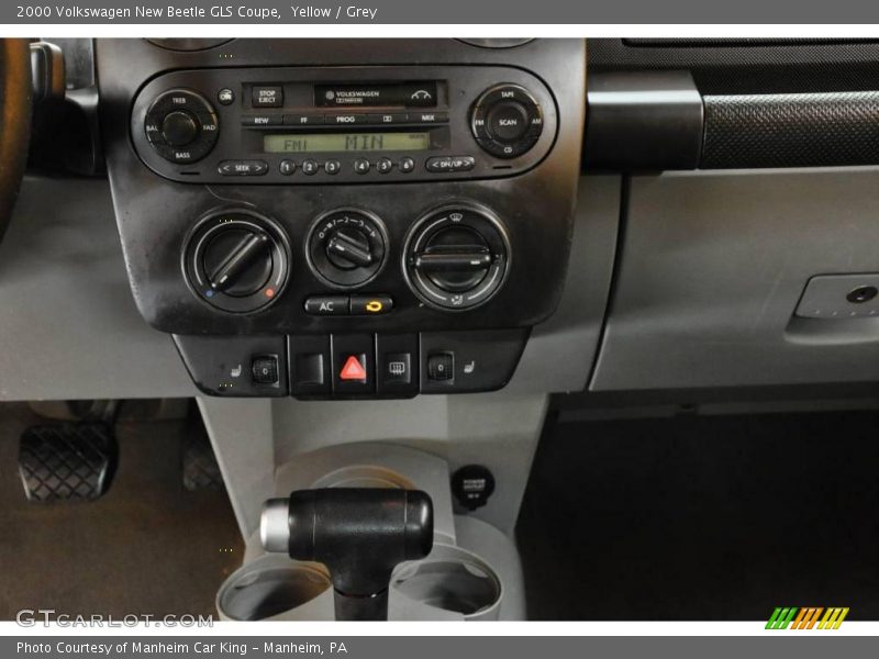 Yellow / Grey 2000 Volkswagen New Beetle GLS Coupe