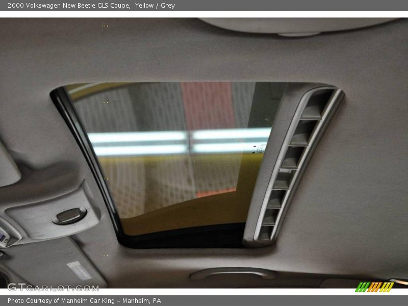 Yellow / Grey 2000 Volkswagen New Beetle GLS Coupe