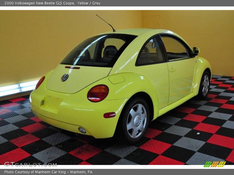 Yellow / Grey 2000 Volkswagen New Beetle GLS Coupe