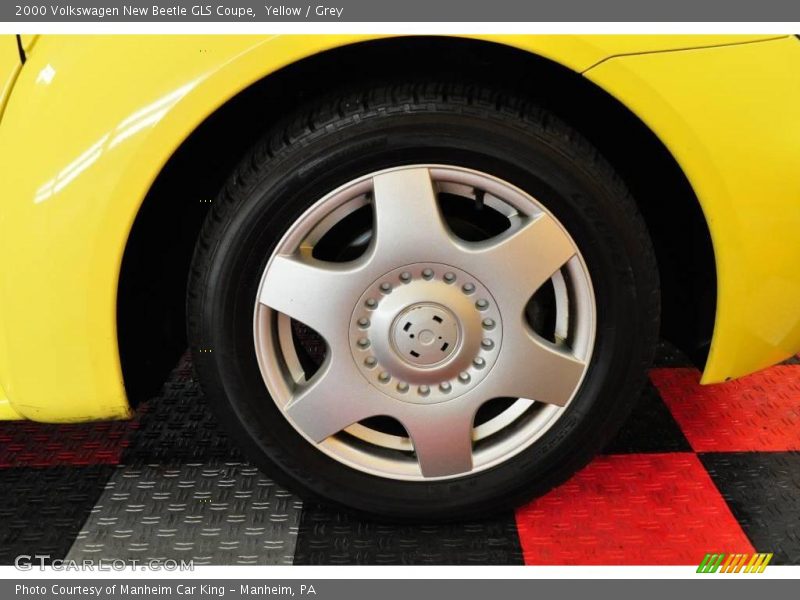 Yellow / Grey 2000 Volkswagen New Beetle GLS Coupe