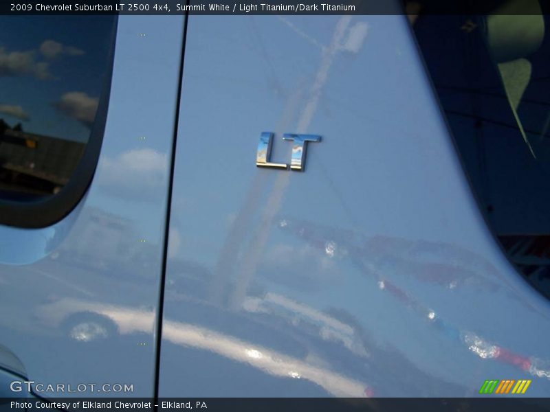 Summit White / Light Titanium/Dark Titanium 2009 Chevrolet Suburban LT 2500 4x4