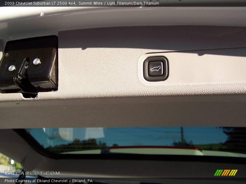 Summit White / Light Titanium/Dark Titanium 2009 Chevrolet Suburban LT 2500 4x4