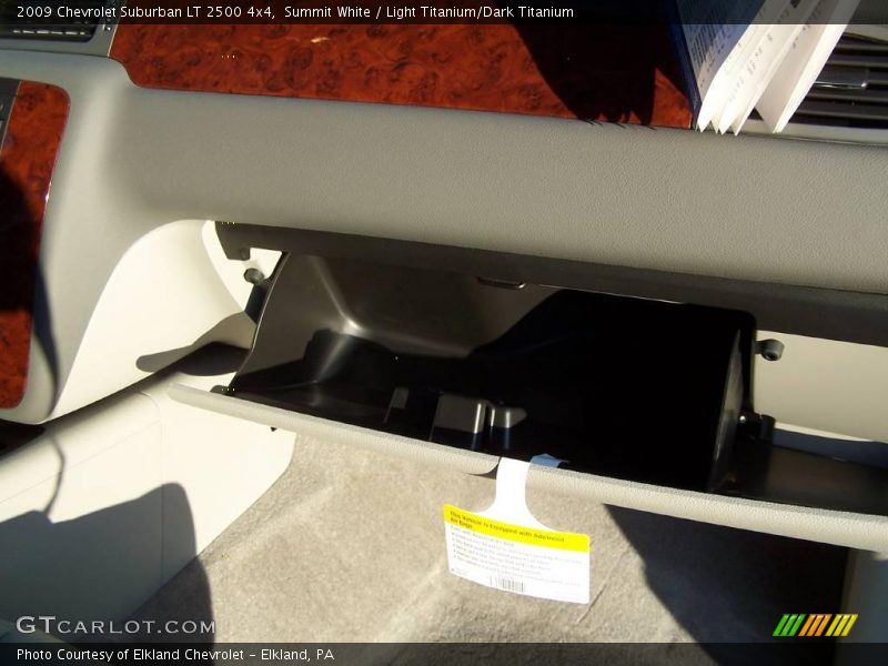 Summit White / Light Titanium/Dark Titanium 2009 Chevrolet Suburban LT 2500 4x4