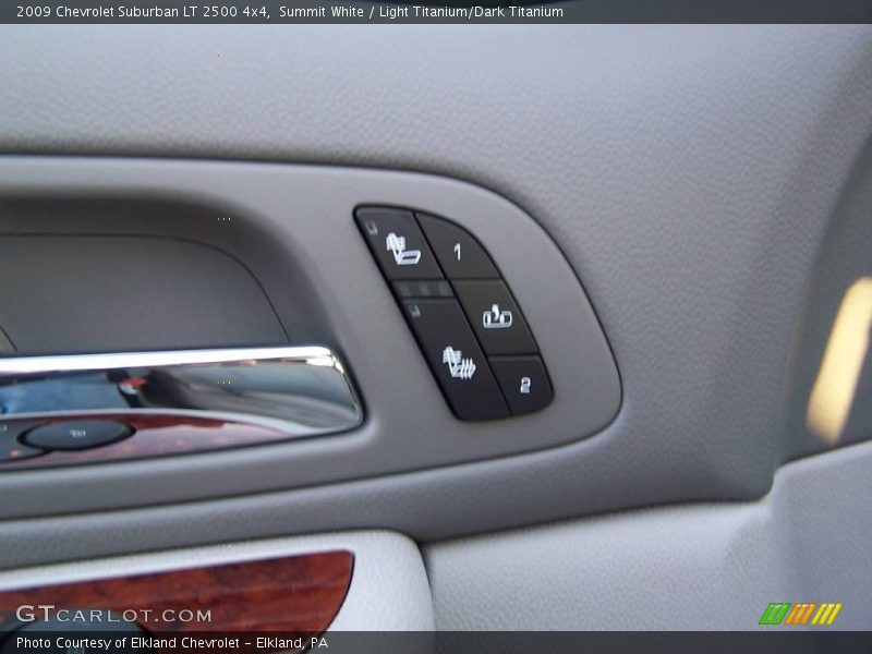 Summit White / Light Titanium/Dark Titanium 2009 Chevrolet Suburban LT 2500 4x4