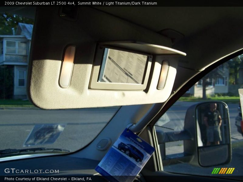 Summit White / Light Titanium/Dark Titanium 2009 Chevrolet Suburban LT 2500 4x4