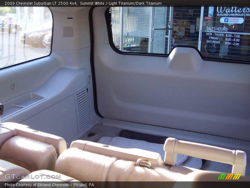 Summit White / Light Titanium/Dark Titanium 2009 Chevrolet Suburban LT 2500 4x4