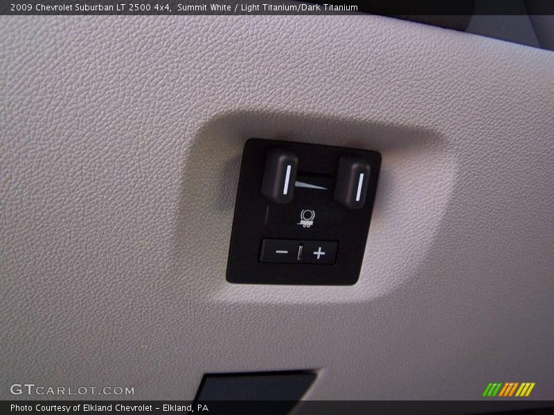 Summit White / Light Titanium/Dark Titanium 2009 Chevrolet Suburban LT 2500 4x4