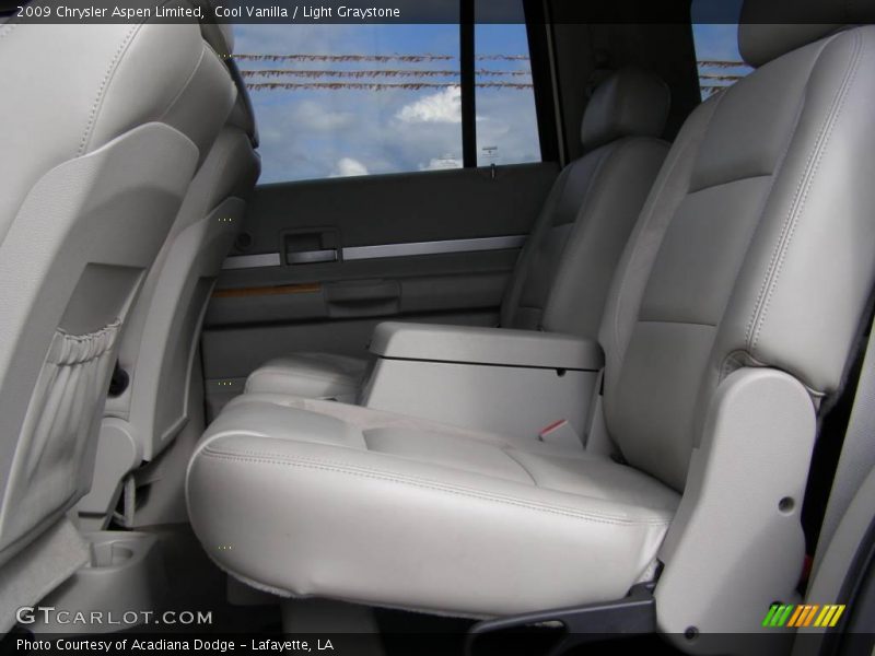 Cool Vanilla / Light Graystone 2009 Chrysler Aspen Limited