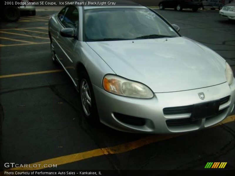 Ice Silver Pearl / Black/Light Gray 2001 Dodge Stratus SE Coupe