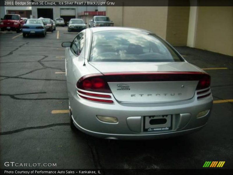 Ice Silver Pearl / Black/Light Gray 2001 Dodge Stratus SE Coupe
