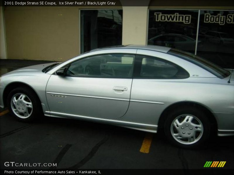 Ice Silver Pearl / Black/Light Gray 2001 Dodge Stratus SE Coupe