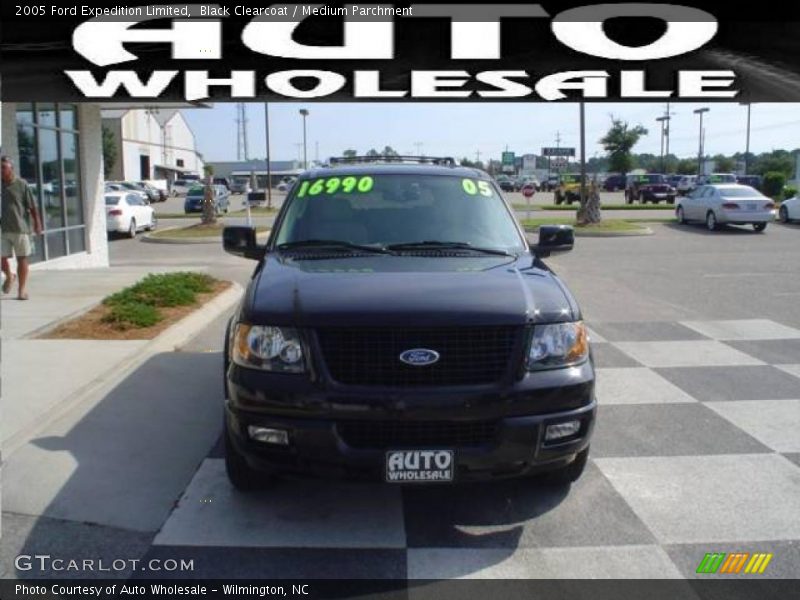 Black Clearcoat / Medium Parchment 2005 Ford Expedition Limited
