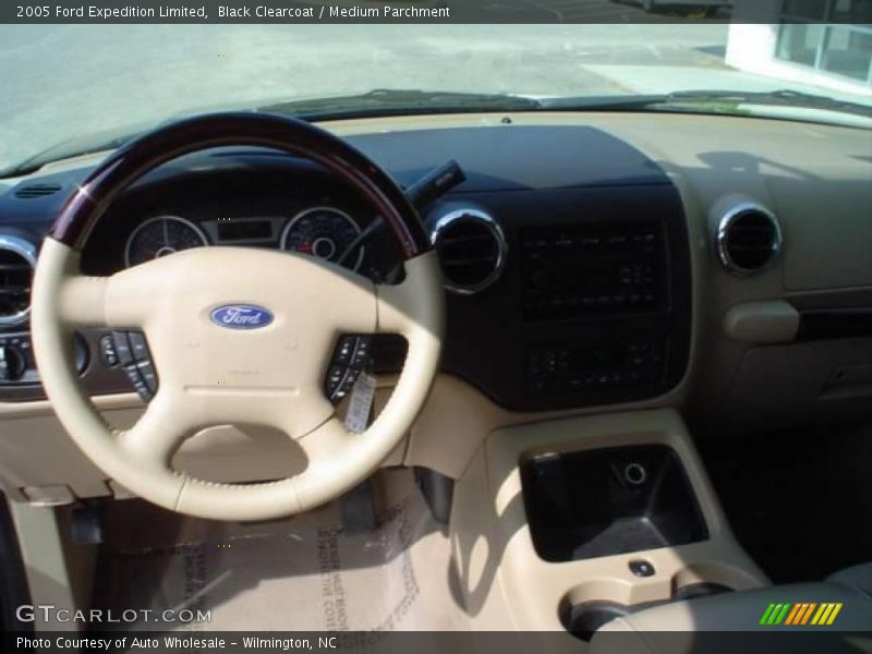 Black Clearcoat / Medium Parchment 2005 Ford Expedition Limited