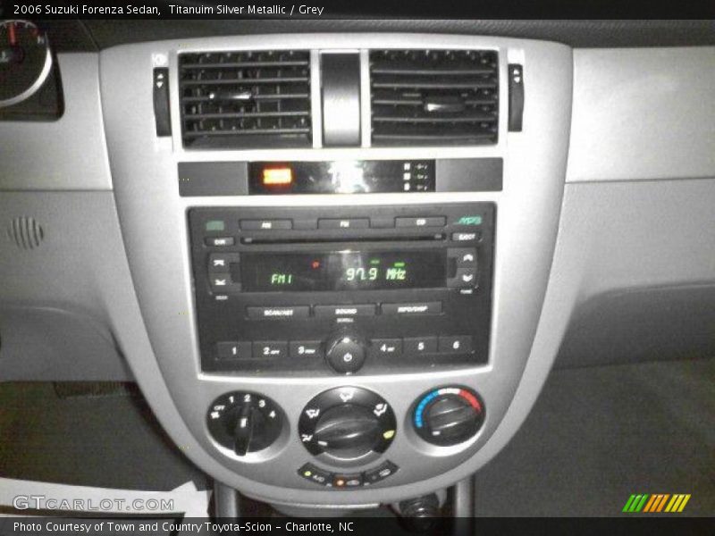Titanuim Silver Metallic / Grey 2006 Suzuki Forenza Sedan