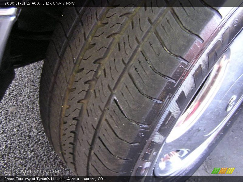 Black Onyx / Ivory 2000 Lexus LS 400