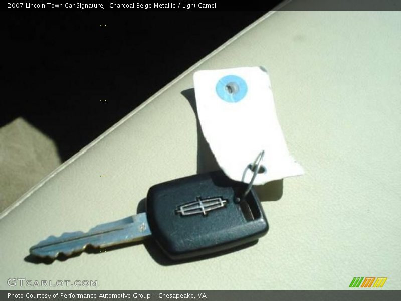 Keys of 2007 Town Car Signature