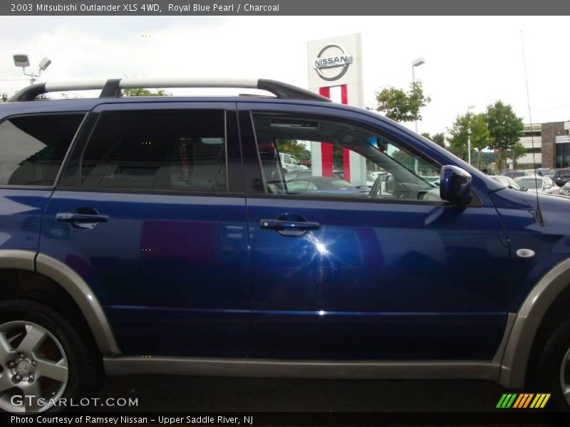 Royal Blue Pearl / Charcoal 2003 Mitsubishi Outlander XLS 4WD
