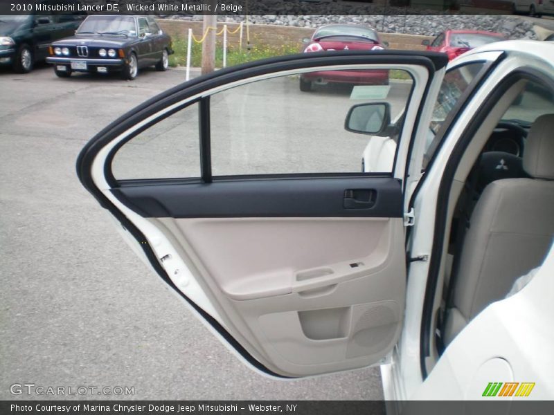 Wicked White Metallic / Beige 2010 Mitsubishi Lancer DE