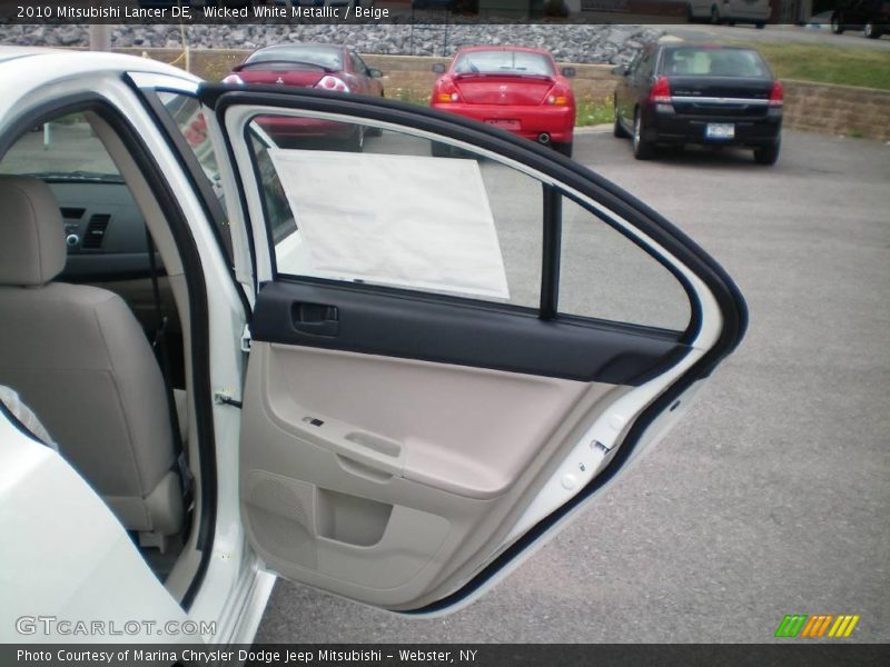 Wicked White Metallic / Beige 2010 Mitsubishi Lancer DE