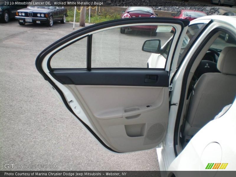 Wicked White Metallic / Beige 2010 Mitsubishi Lancer DE