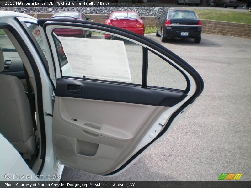 Wicked White Metallic / Beige 2010 Mitsubishi Lancer DE