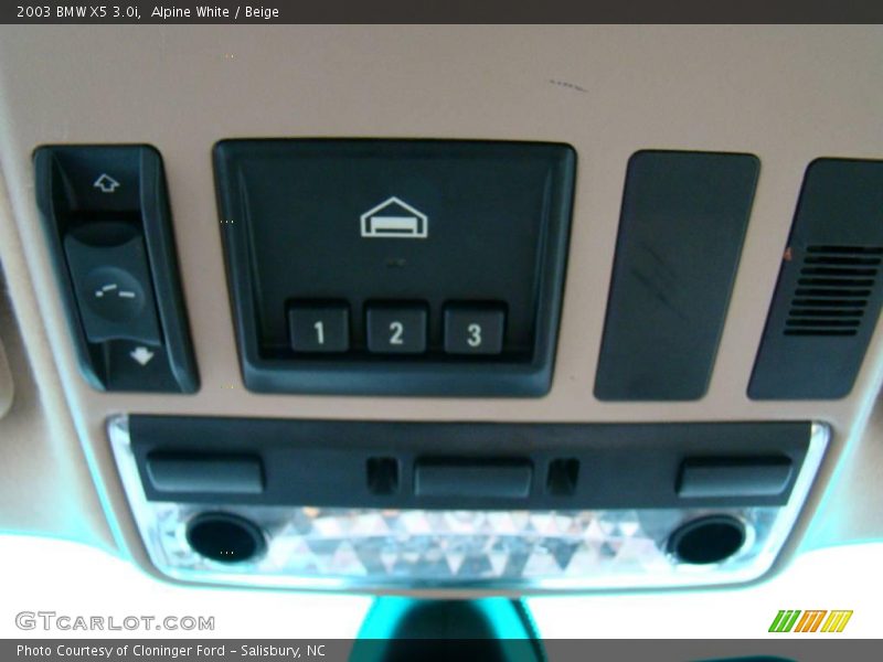 Alpine White / Beige 2003 BMW X5 3.0i