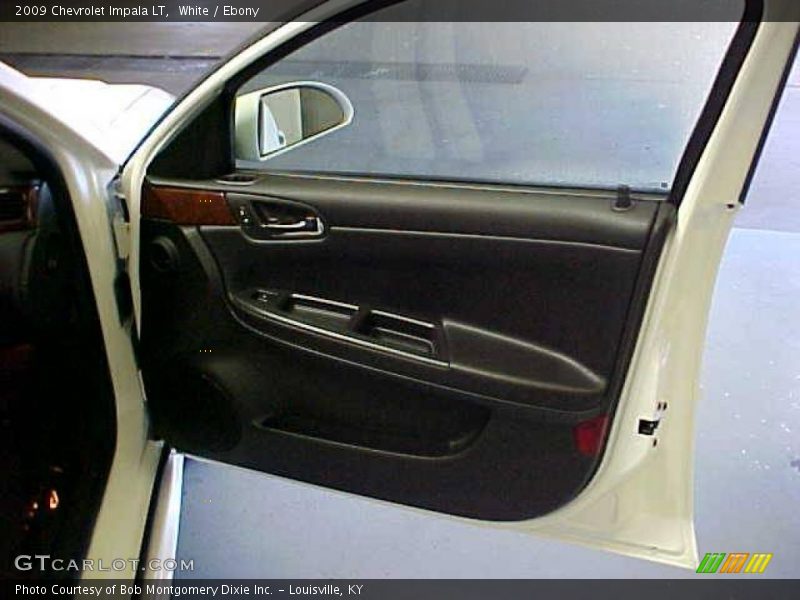 White / Ebony 2009 Chevrolet Impala LT