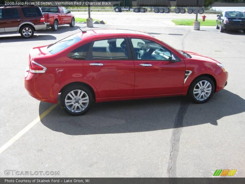 Vermillion Red / Charcoal Black 2008 Ford Focus SE Sedan