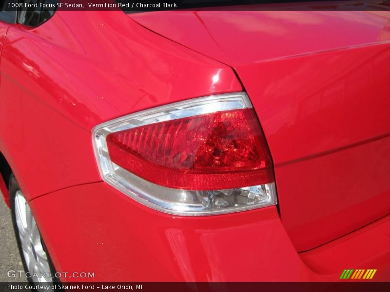 Vermillion Red / Charcoal Black 2008 Ford Focus SE Sedan