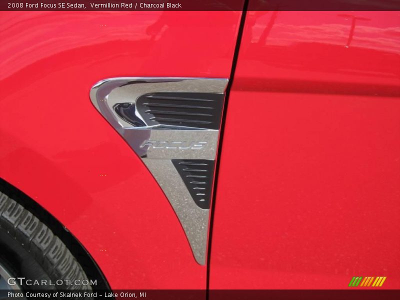 Vermillion Red / Charcoal Black 2008 Ford Focus SE Sedan