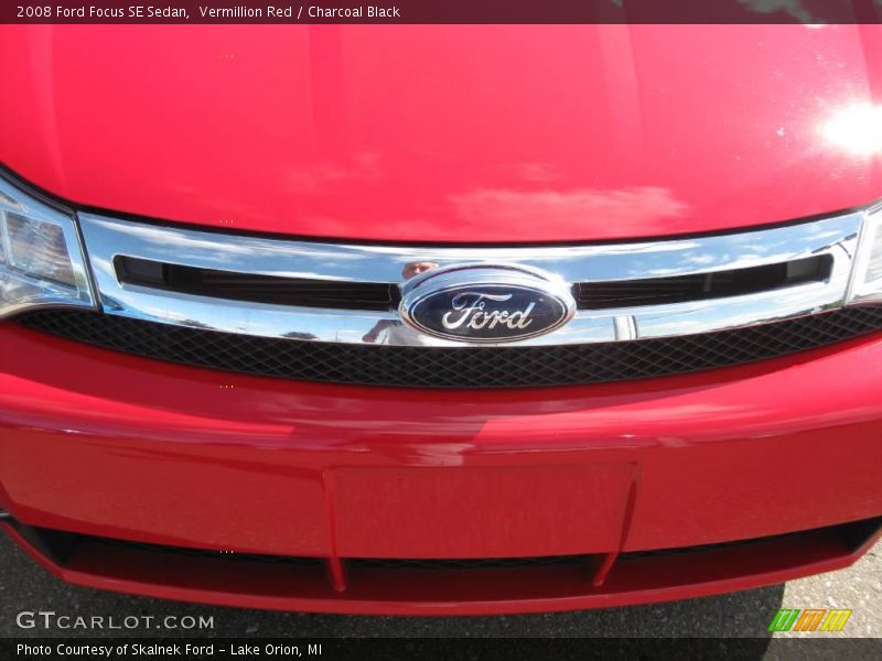 Vermillion Red / Charcoal Black 2008 Ford Focus SE Sedan